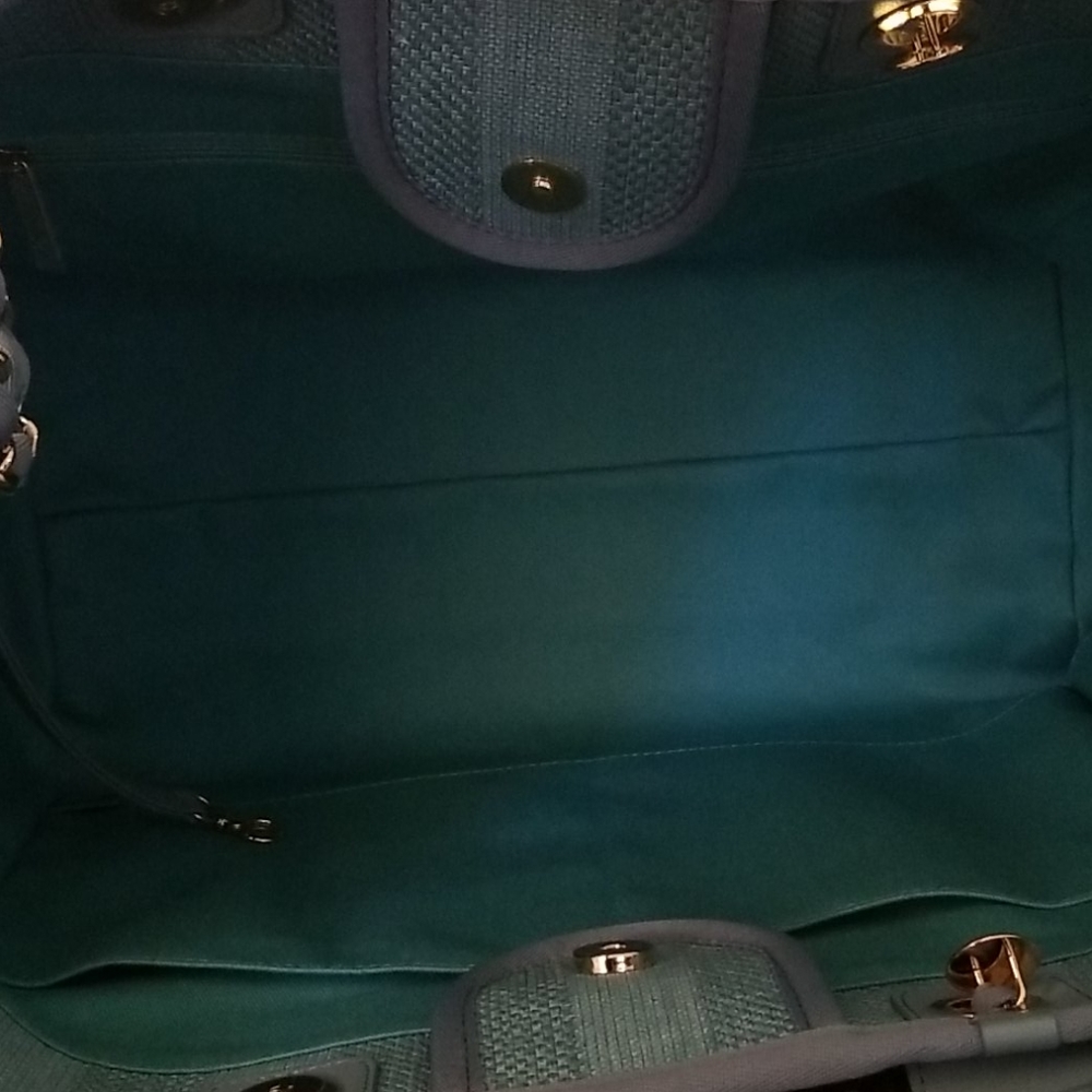 SOLD 💗 Chanel Deauville Large Teal - Picture 4 of 5